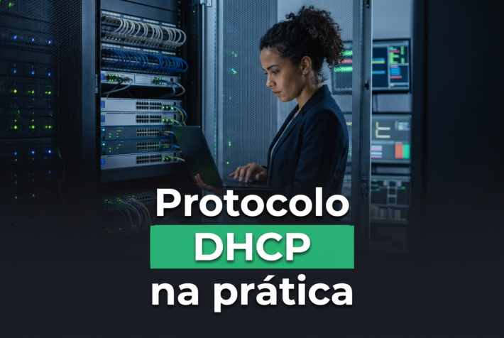 Protocolo DHCP na prática: analista de infraestrutura diante de um rack de switches em datacenter