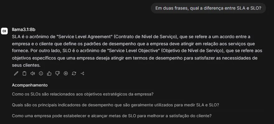 Conversa no Open WebUI 0.11.3 com o modelo llama3.1:8b rodando localmente, respondendo em português à pergunta sobre a diferença entre SLA e SLO, com a barra de ações da resposta e as três perguntas de acompanhamento sugeridas abaixo